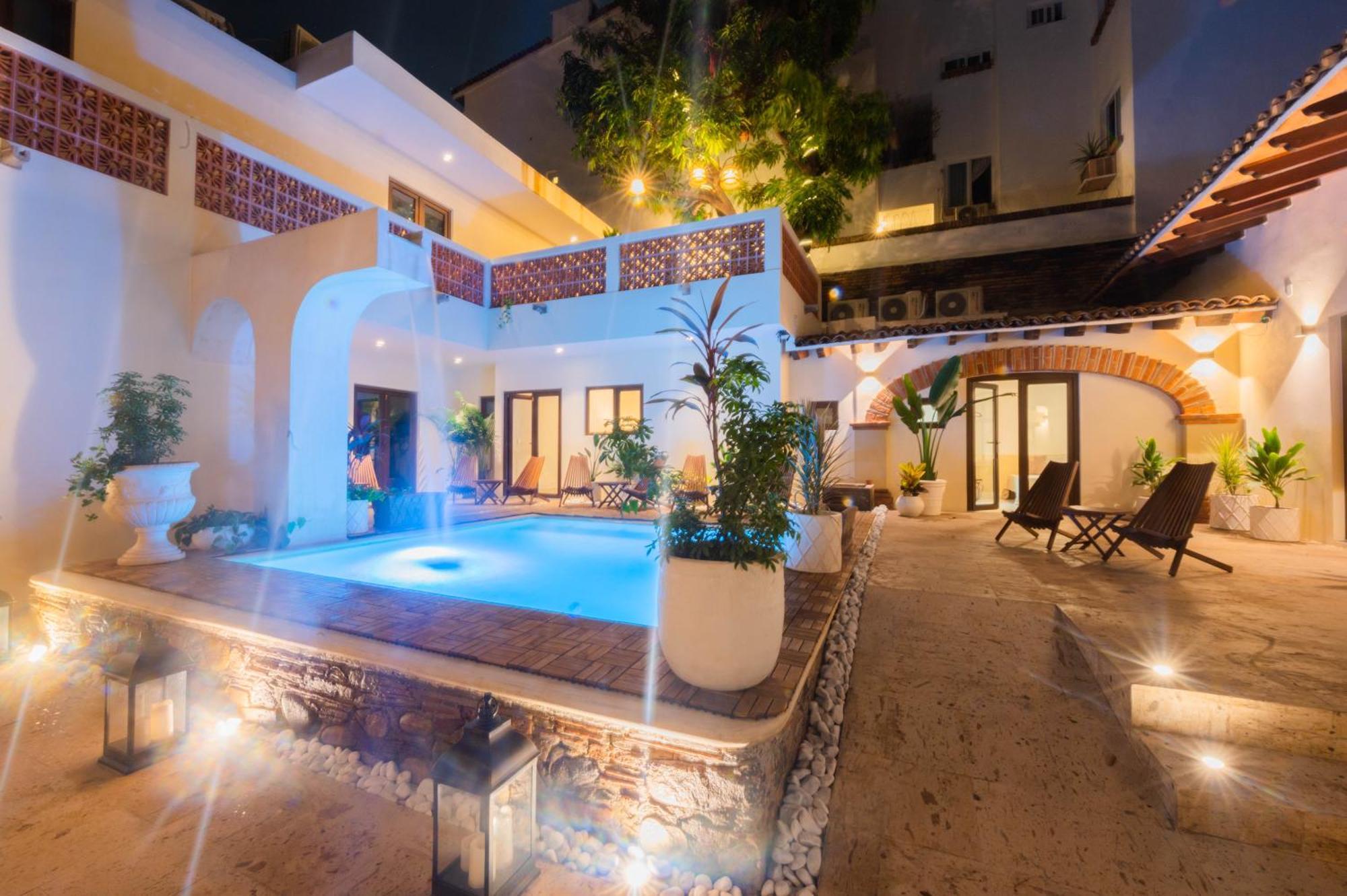 Casa Victoria Malecon - Adults Only Hotel Puerto Vallarta Exterior photo