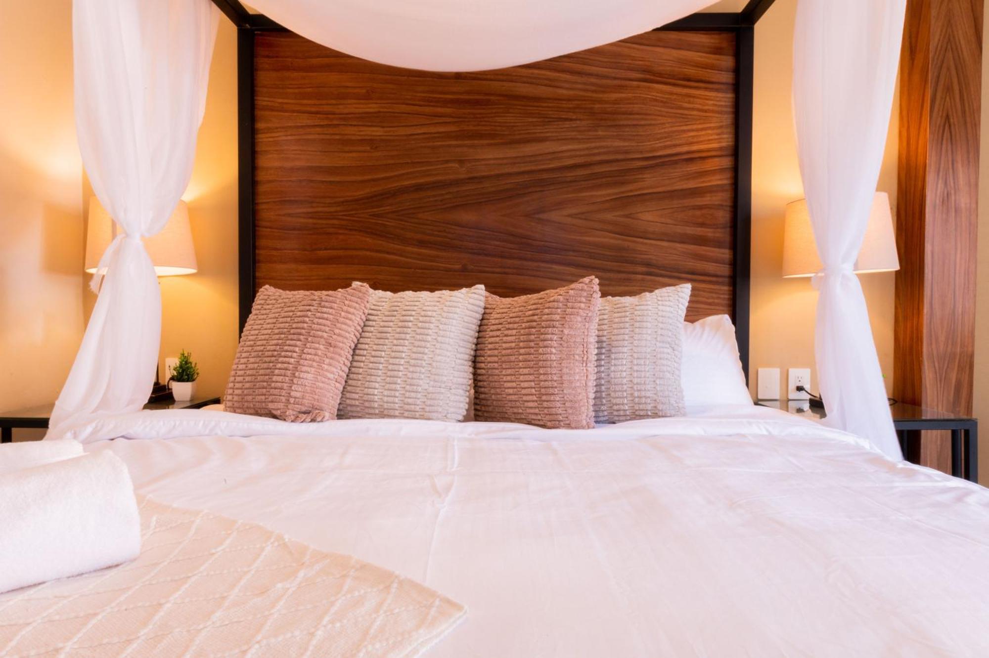 Casa Victoria Malecon - Adults Only Hotel Puerto Vallarta Exterior photo