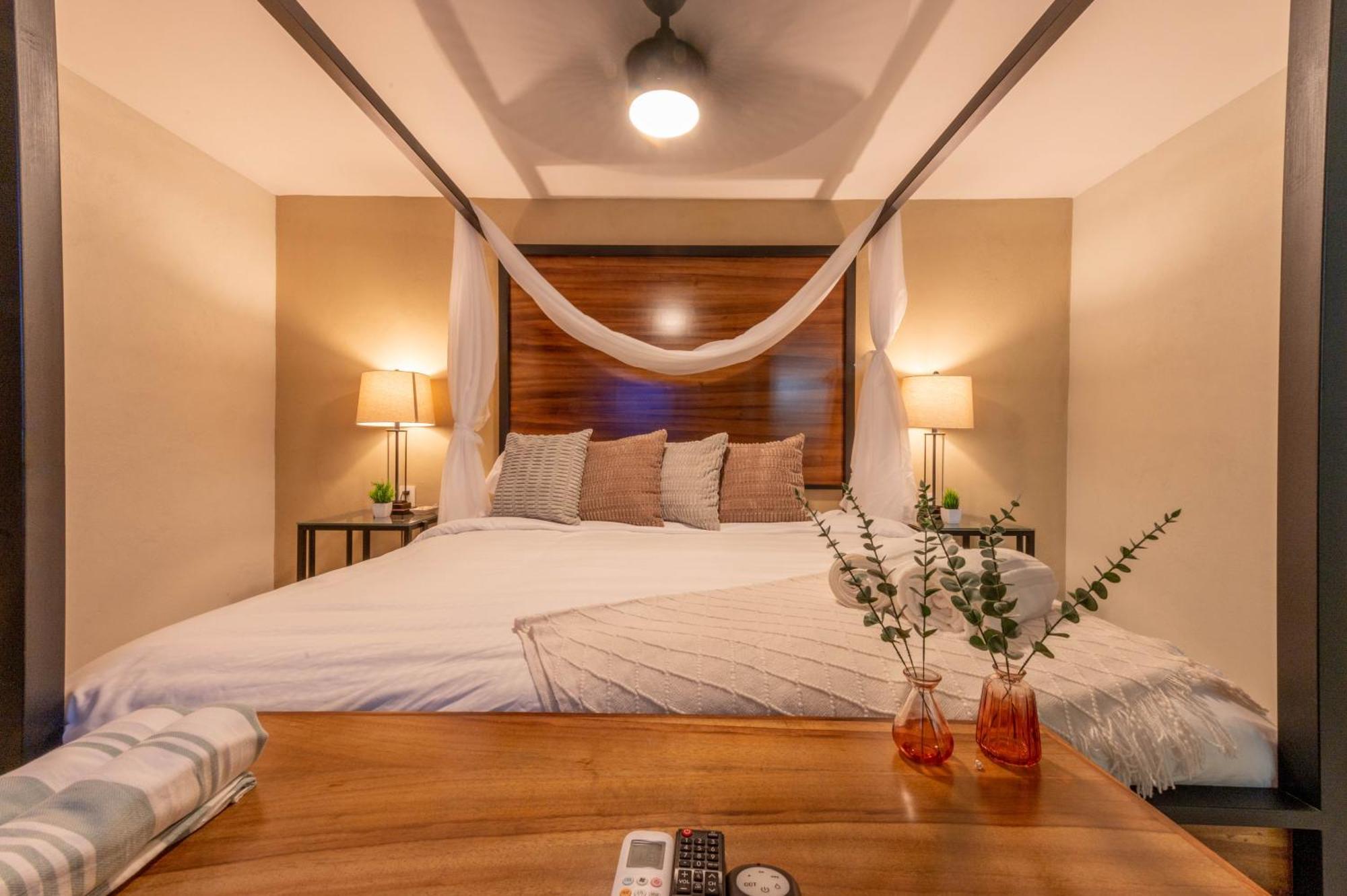 Casa Victoria Malecon - Adults Only Hotel Puerto Vallarta Exterior photo