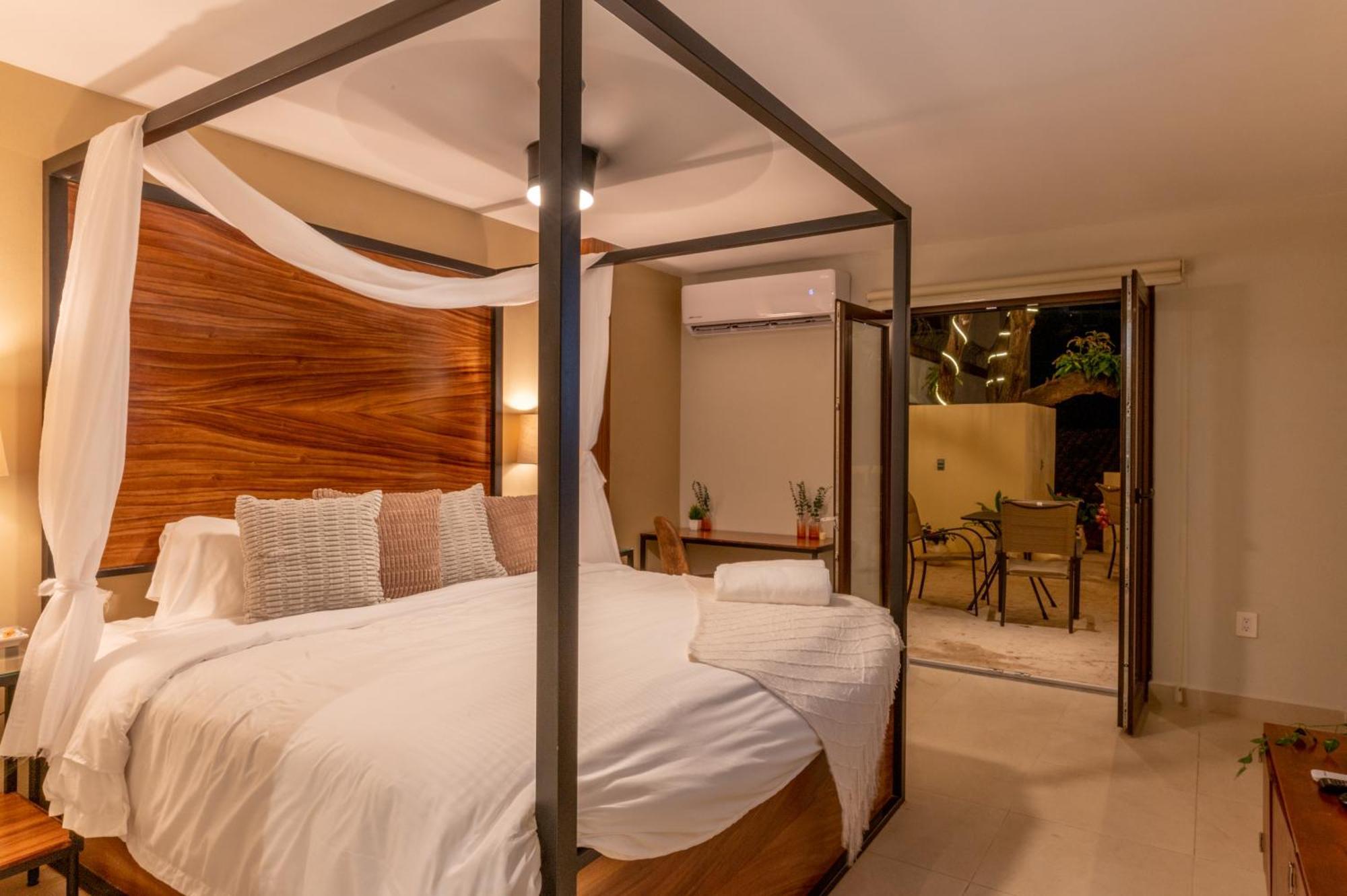 Casa Victoria Malecon - Adults Only Hotel Puerto Vallarta Exterior photo