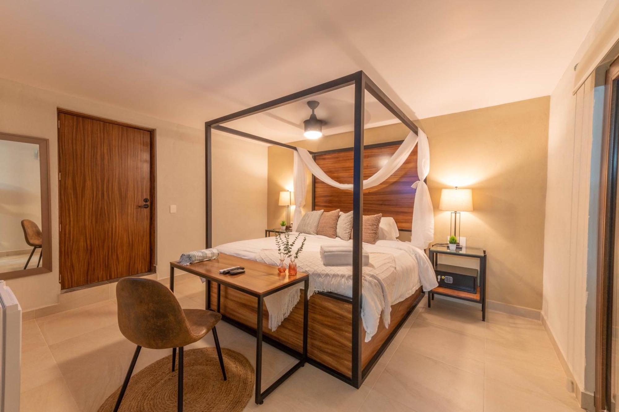 Casa Victoria Malecon - Adults Only Hotel Puerto Vallarta Exterior photo