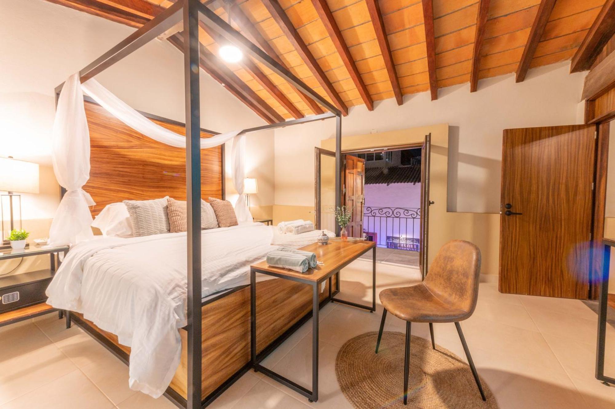 Casa Victoria Malecon - Adults Only Hotel Puerto Vallarta Exterior photo