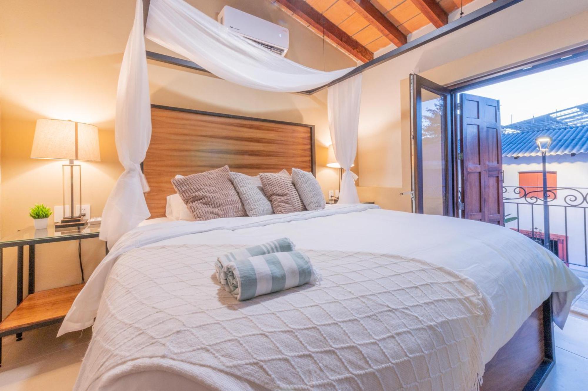 Casa Victoria Malecon - Adults Only Hotel Puerto Vallarta Exterior photo