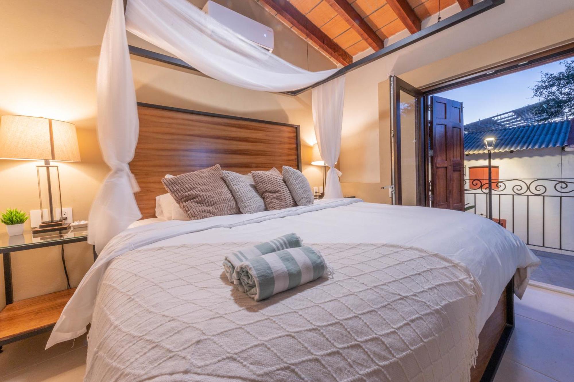 Casa Victoria Malecon - Adults Only Hotel Puerto Vallarta Exterior photo