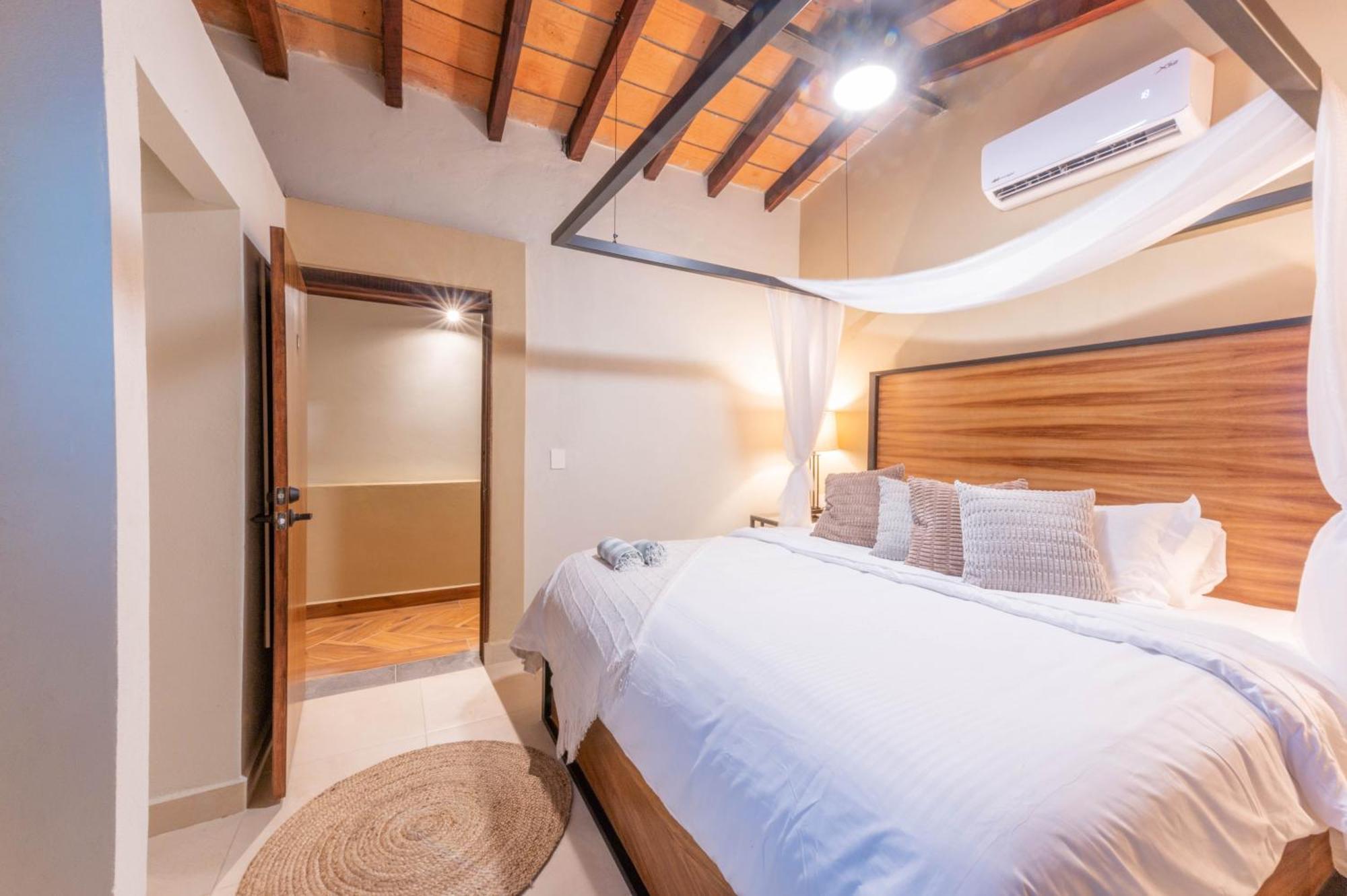 Casa Victoria Malecon - Adults Only Hotel Puerto Vallarta Exterior photo