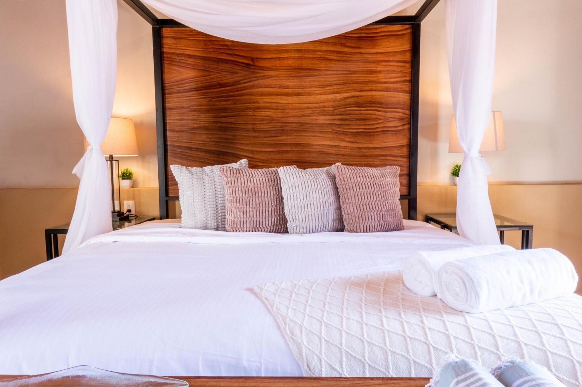 Casa Victoria Malecon - Adults Only Hotel Puerto Vallarta Exterior photo