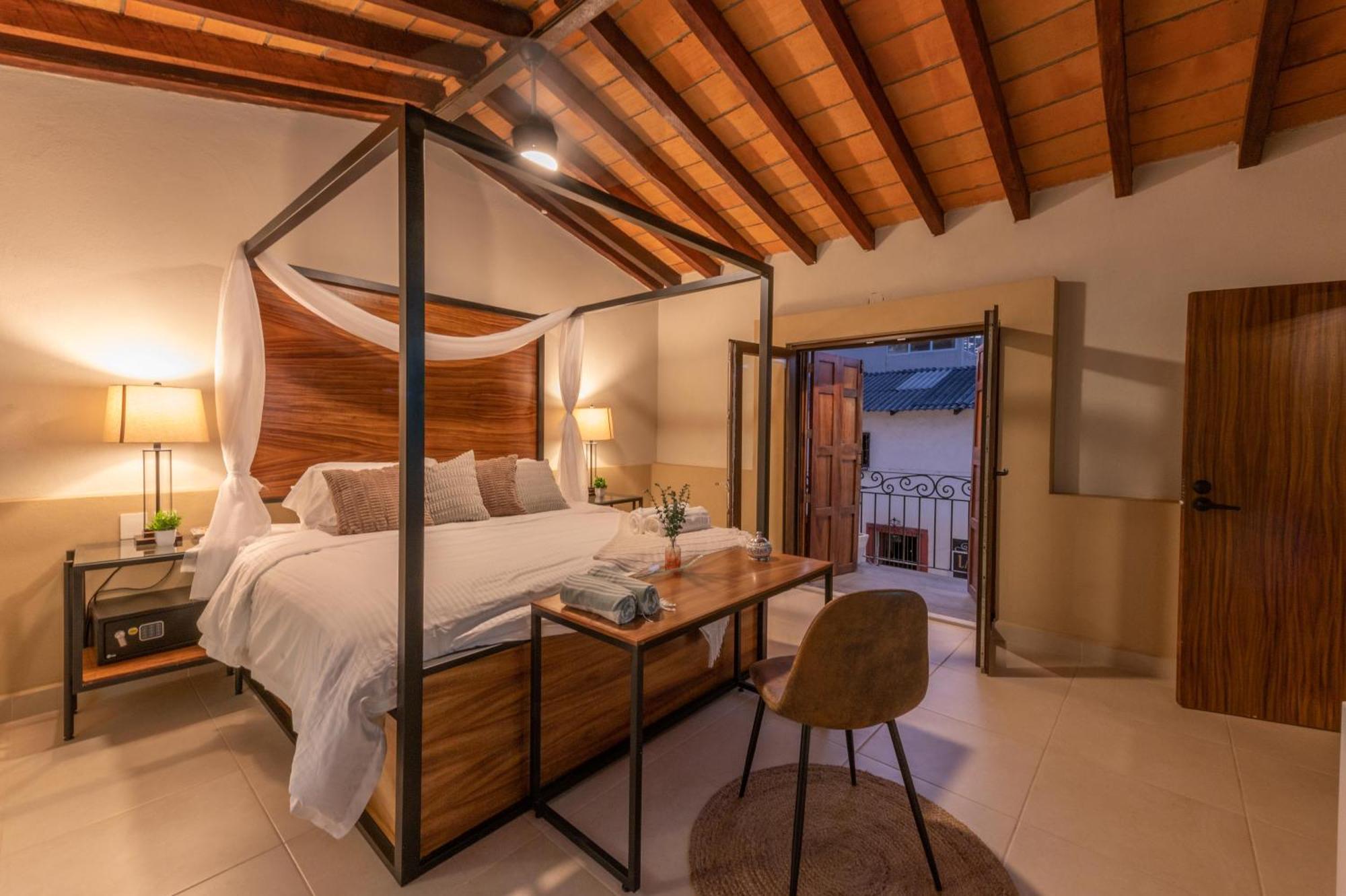Casa Victoria Malecon - Adults Only Hotel Puerto Vallarta Exterior photo