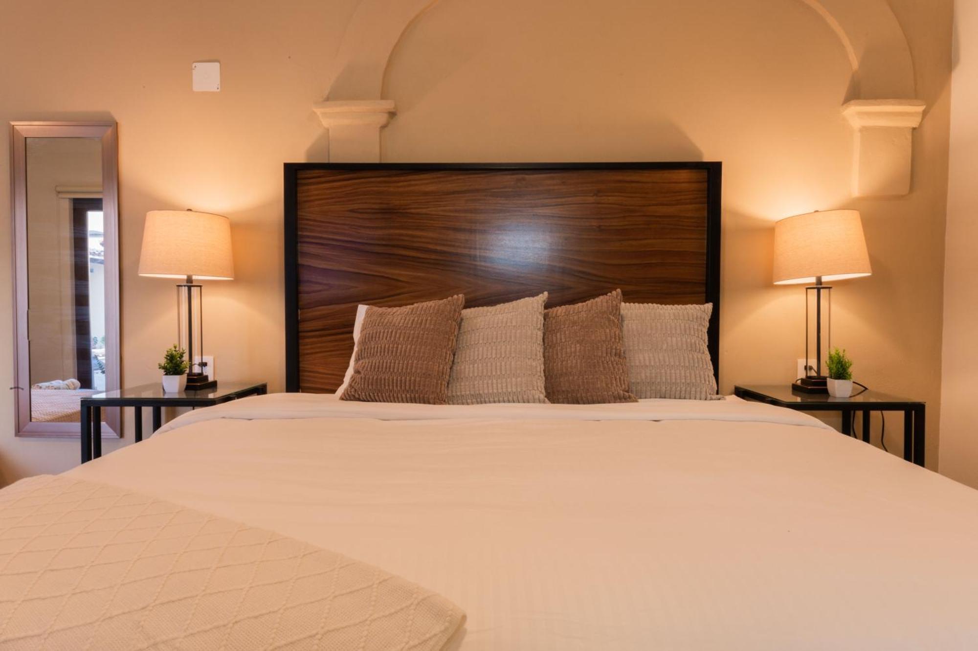 Casa Victoria Malecon - Adults Only Hotel Puerto Vallarta Exterior photo