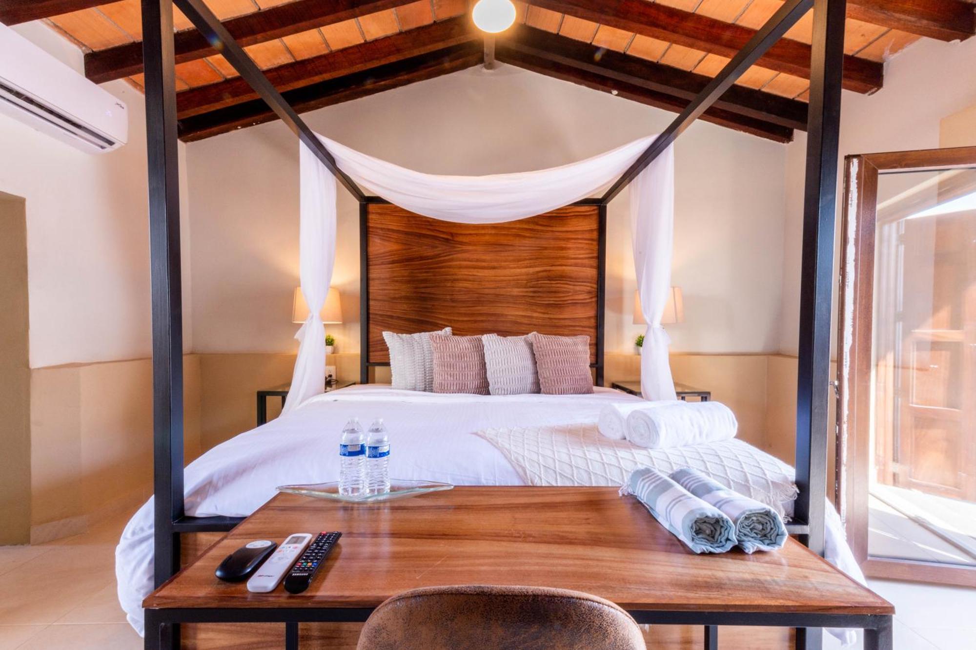 Casa Victoria Malecon - Adults Only Hotel Puerto Vallarta Exterior photo