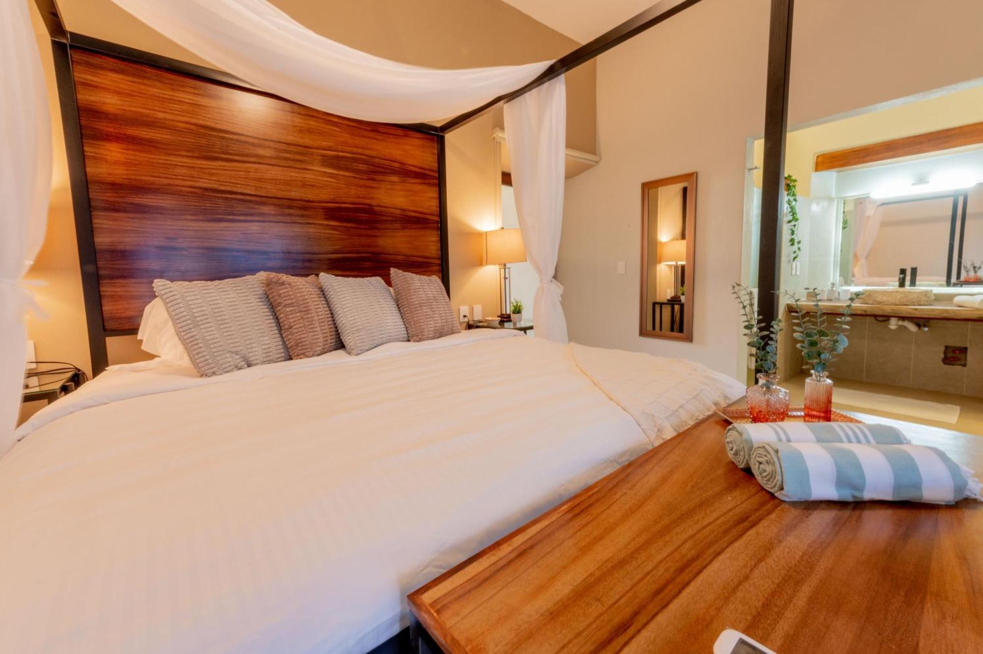 Casa Victoria Malecon - Adults Only Hotel Puerto Vallarta Exterior photo