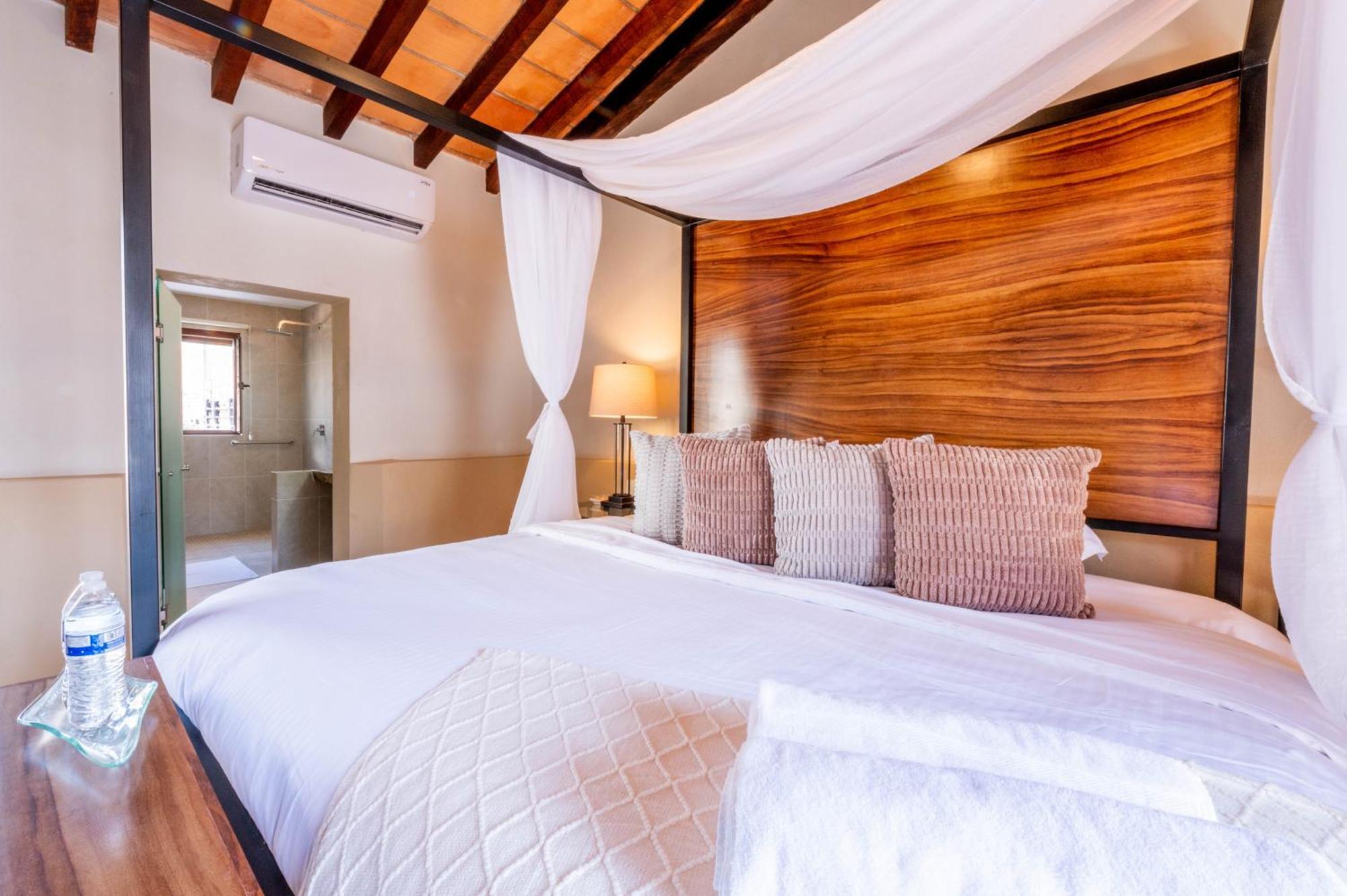 Casa Victoria Malecon - Adults Only Hotel Puerto Vallarta Exterior photo