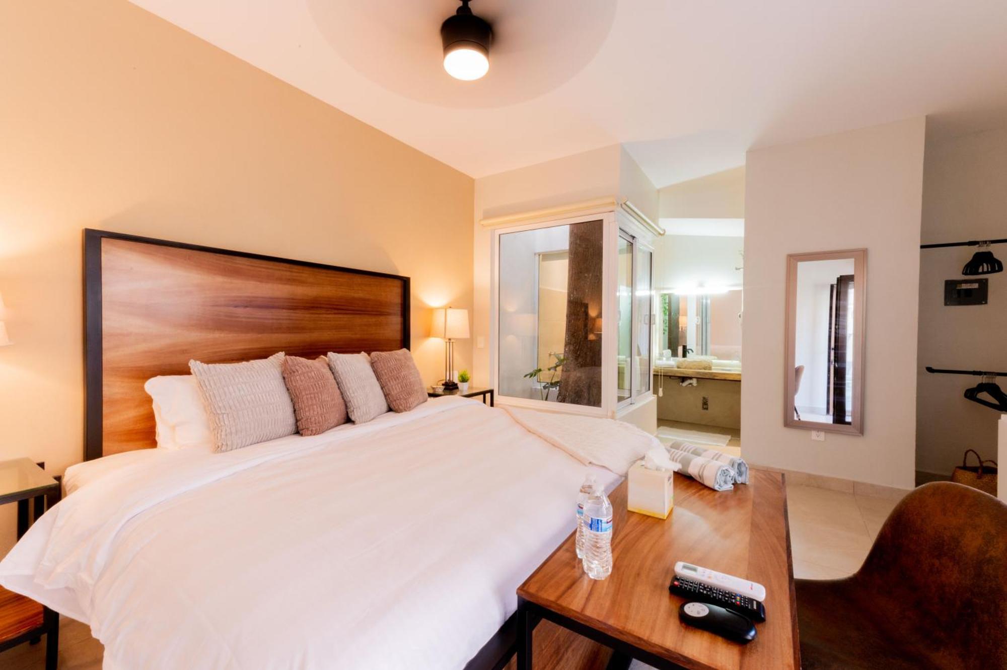 Casa Victoria Malecon - Adults Only Hotel Puerto Vallarta Exterior photo