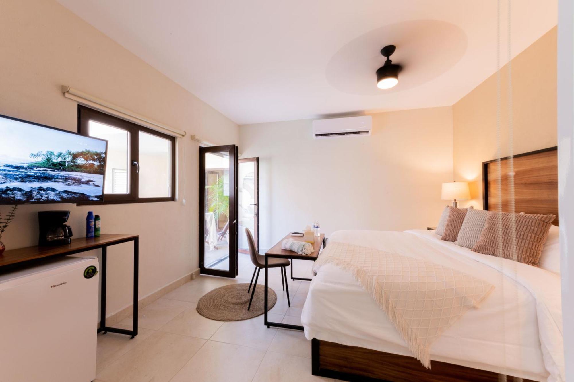 Casa Victoria Malecon - Adults Only Hotel Puerto Vallarta Exterior photo