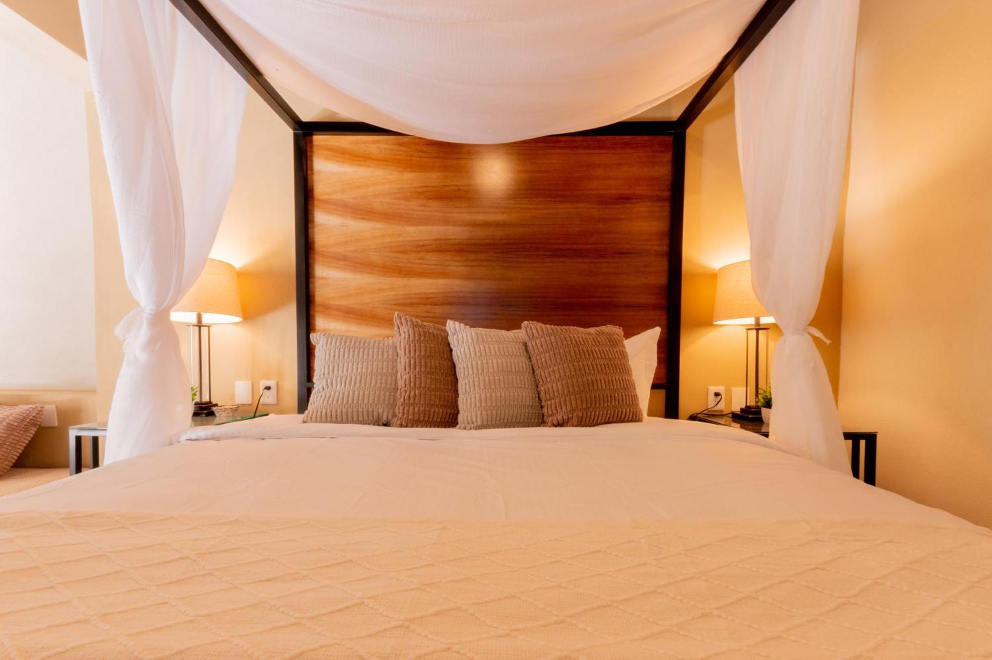 Casa Victoria Malecon - Adults Only Hotel Puerto Vallarta Exterior photo