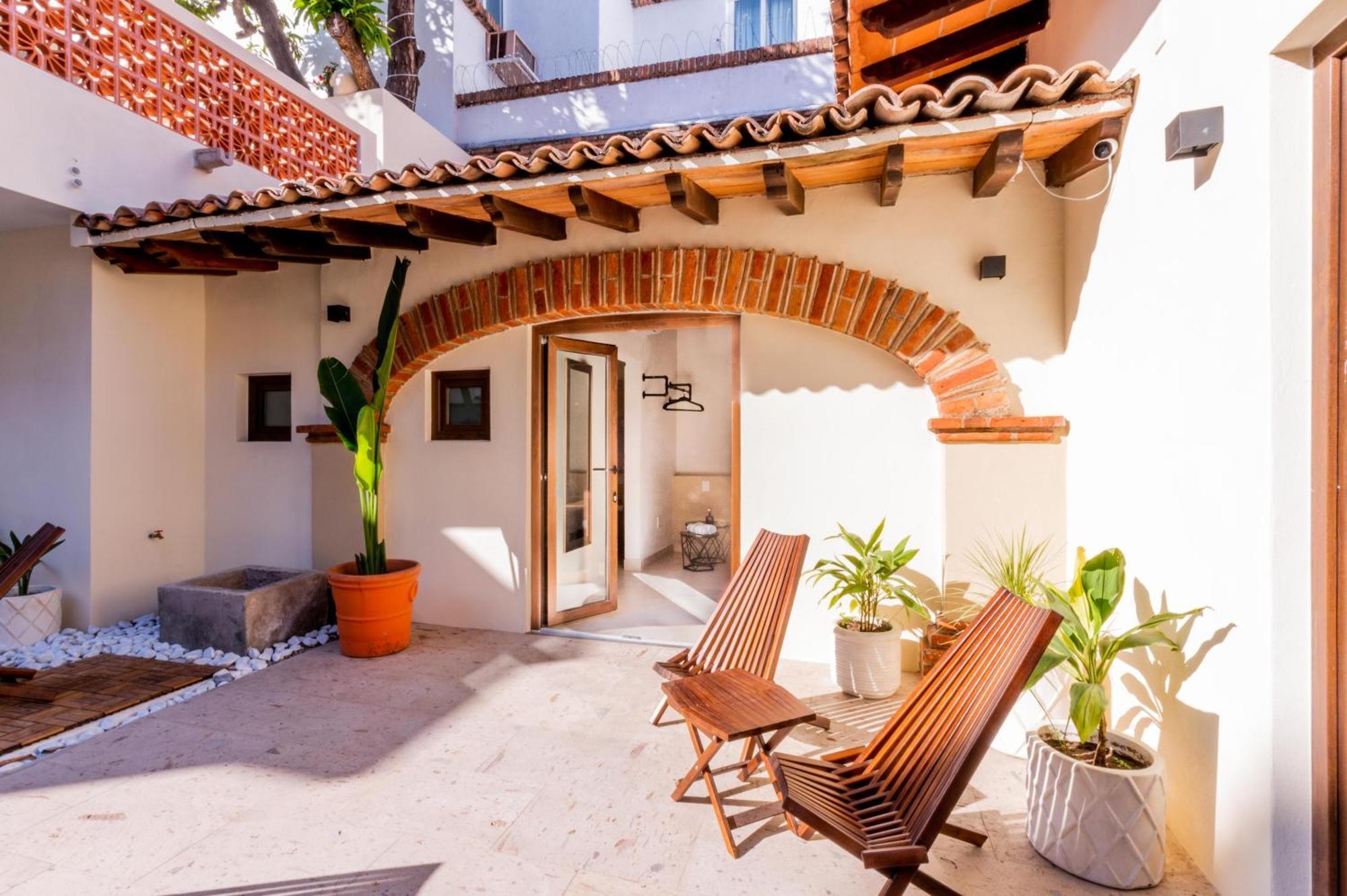 Casa Victoria Malecon - Adults Only Hotel Puerto Vallarta Exterior photo