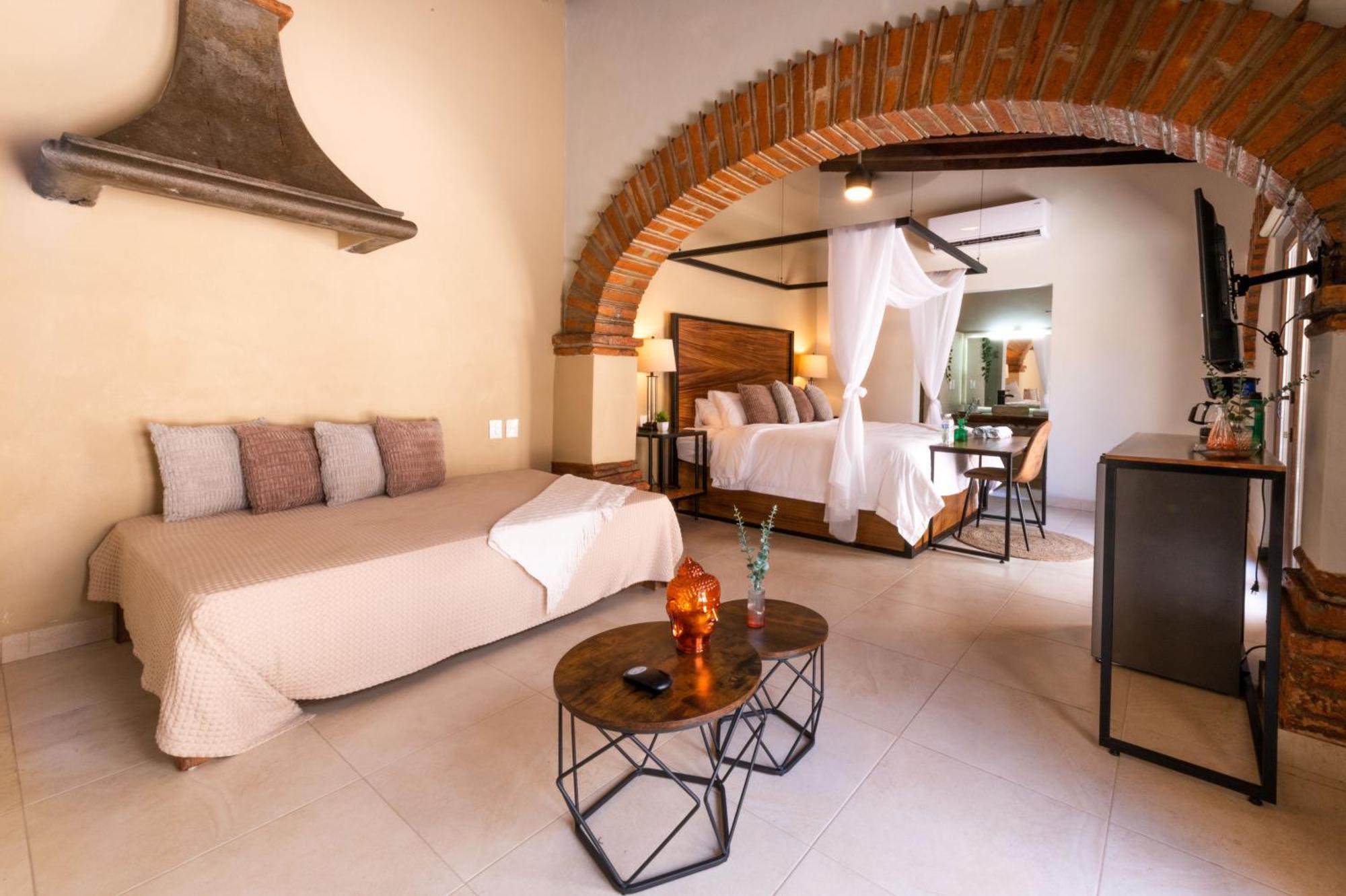 Casa Victoria Malecon - Adults Only Hotel Puerto Vallarta Exterior photo
