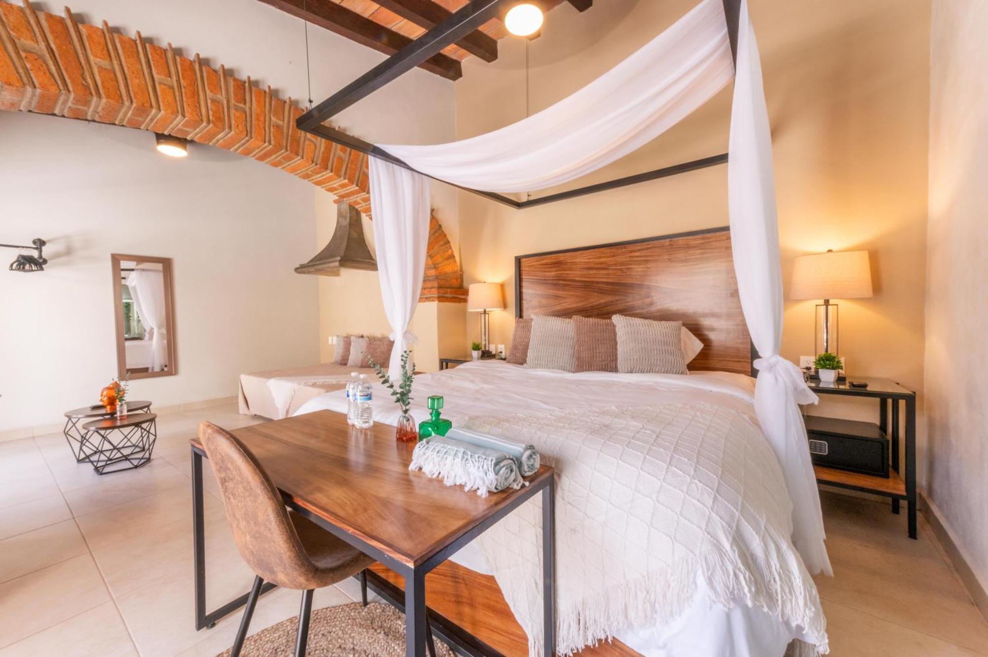 Casa Victoria Malecon - Adults Only Hotel Puerto Vallarta Exterior photo