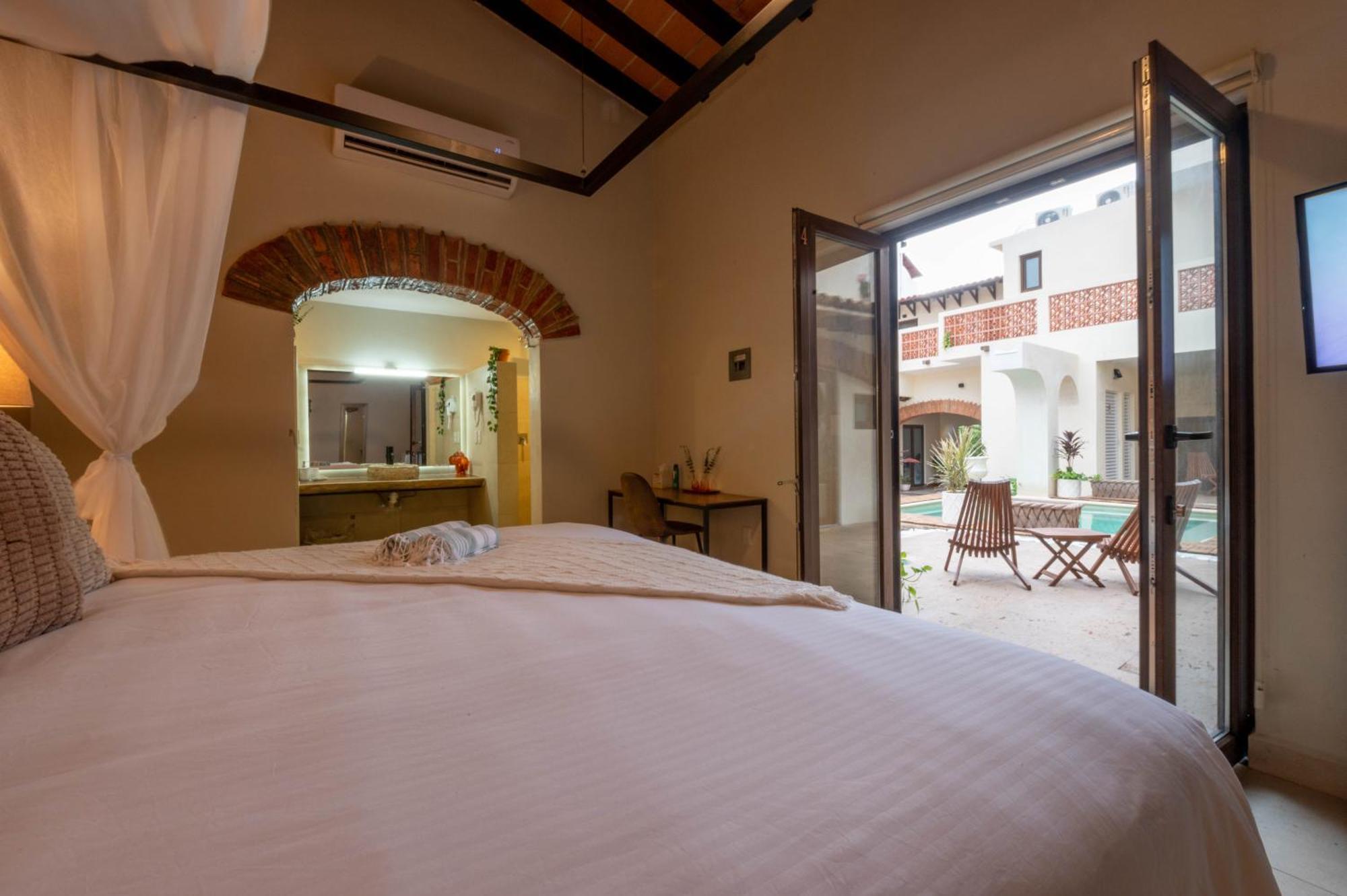 Casa Victoria Malecon - Adults Only Hotel Puerto Vallarta Exterior photo